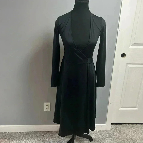 Aritzia - Babaton Wrap Dress - Picture 1 of 6